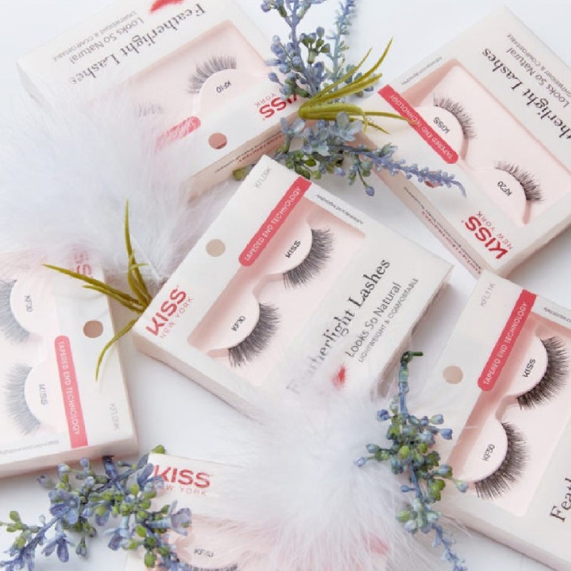 FEATHERLIGHT LASHES